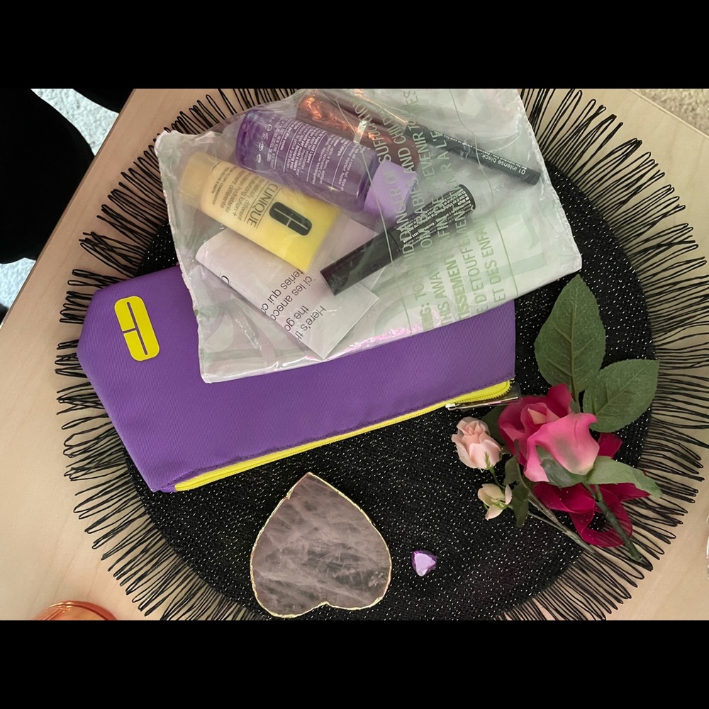 FREE with any item over $15 Clinique Gift Set